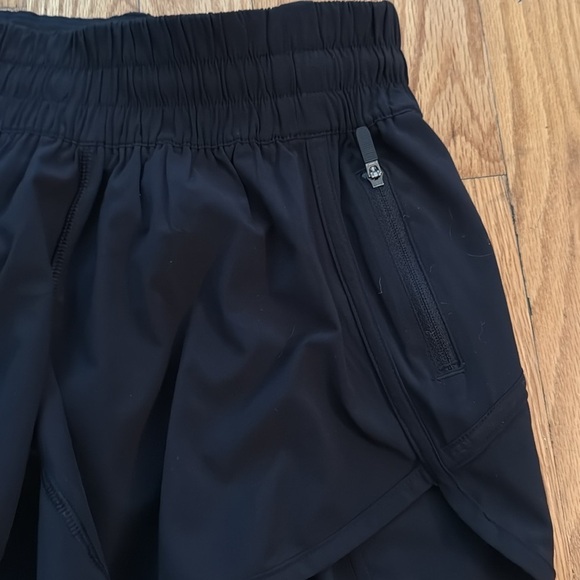 Lululemon sz 4 Tracker Short V *4" Black Women's Shorts great pre owned cond - Picture 8 of 12